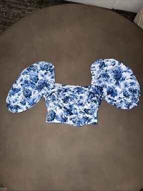 Abercrombie and Fitch Blue Floral Puff-Sleeve Crop Top - Women's